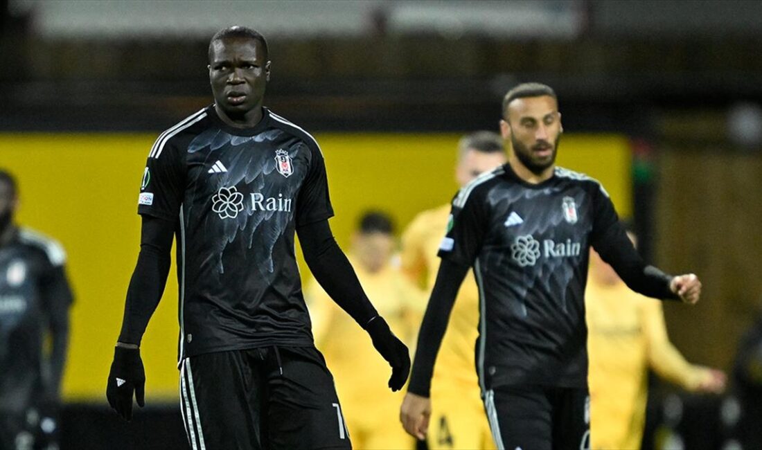 Beşiktaş'ta Kamerunlu futbolcu Vincent Aboubakar ile milli oyuncu Cenk Tosun'un