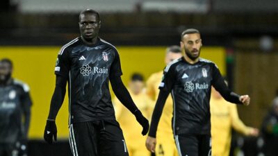 Beşiktaş'ta Kamerunlu futbolcu Vincent Aboubakar ile milli oyuncu Cenk Tosun'un