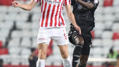 - Beşiktaş teknik sorumlusu Yılmaz ile Antalyaspor Futbol Sorumlusu Şahin,