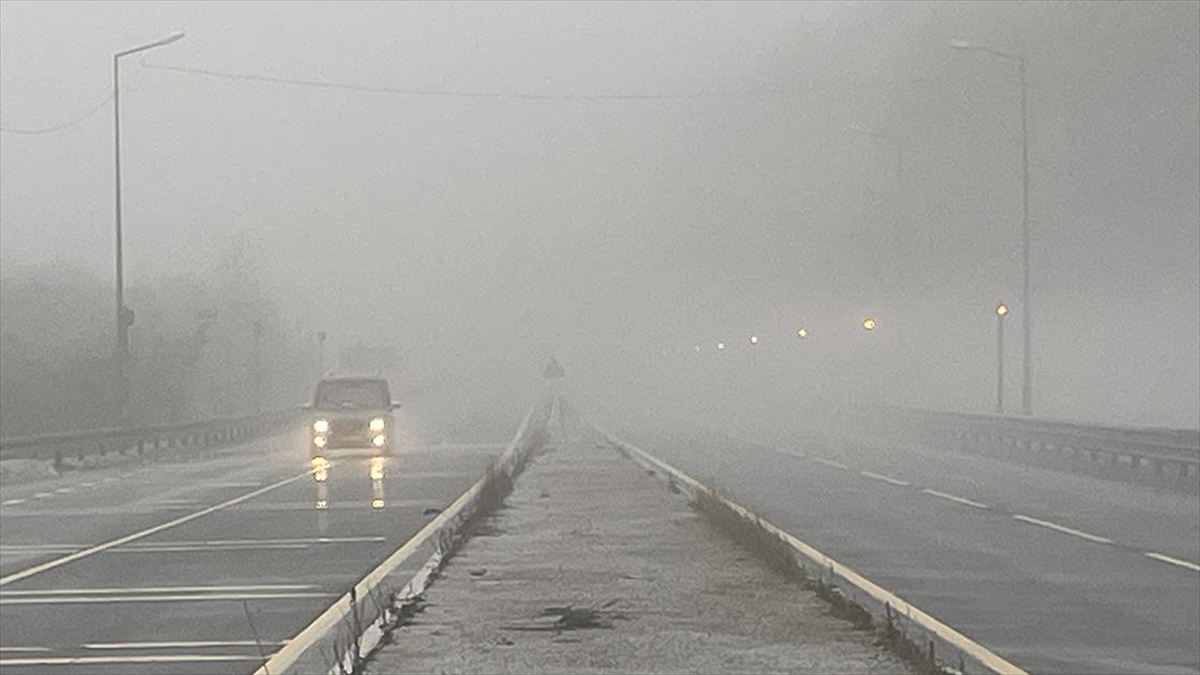 D-100 kara yolunun Bolu Dağı kesiminde sağanak ve sis, görüş