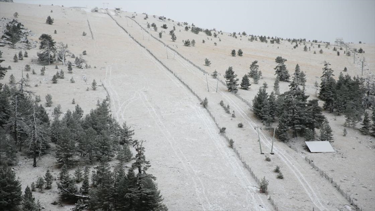 Türkiye'nin önemli kış turizm merkezlerinden Bolu Kartalkaya Kayak Merkezi'ne sezonun