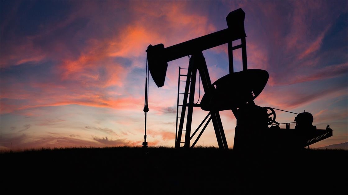 Brent petrolün varili uluslararası piyasalarda 80,77 dolardan işlem görüyor.