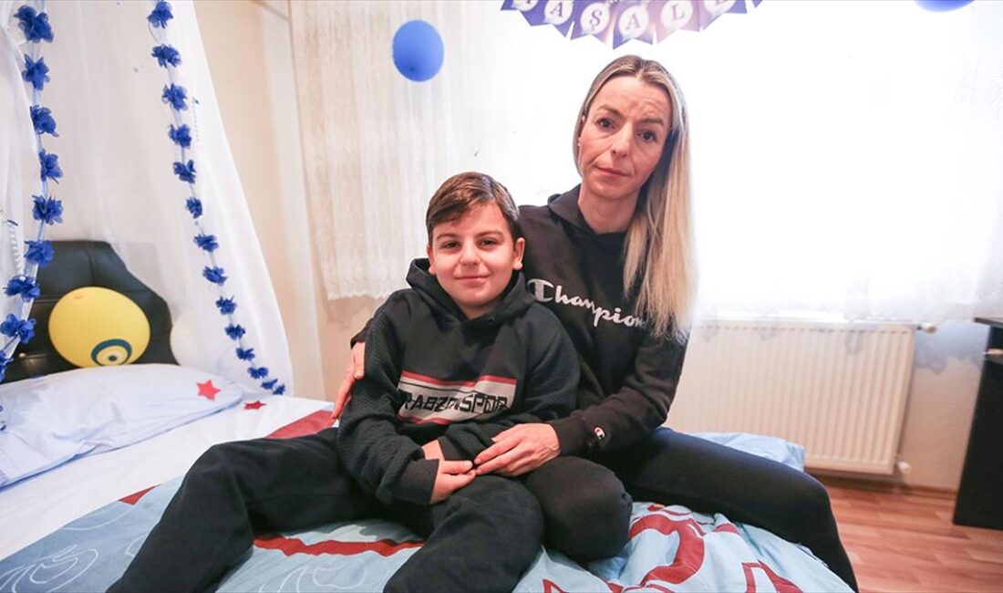 Bursa'da arkadaşıyla kaldırımda otururken yanına yaklaşan bisikletlinin biber gazlı saldırısına