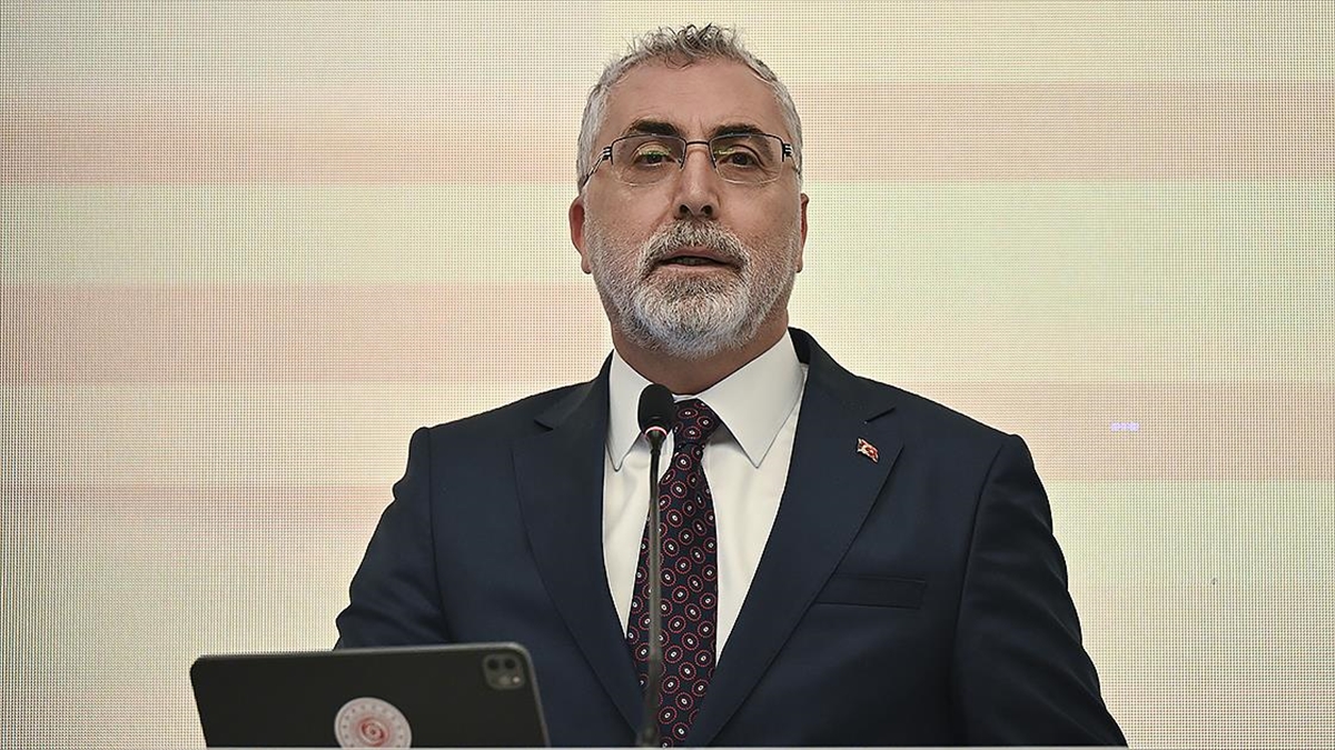 Çalışma ve Sosyal Güvenlik Bakanı Vedat Işıkhan, "Asgari ücret zaten