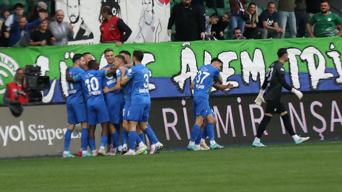 Trendyol Süper Lig'in 12. haftasında Çaykur Rizespor, konuk ettiği İstanbulspor'u