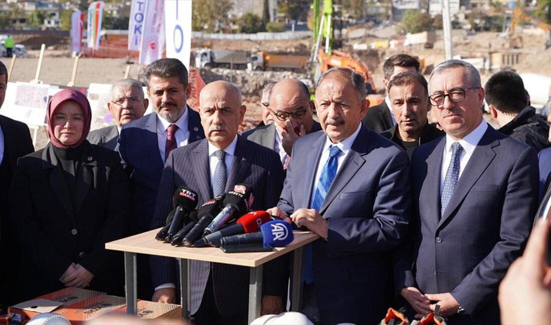 Çevre, Şehircilik ve İklim Değişikliği Bakanı Mehmet Özhaseki, deprem bölgesinde
