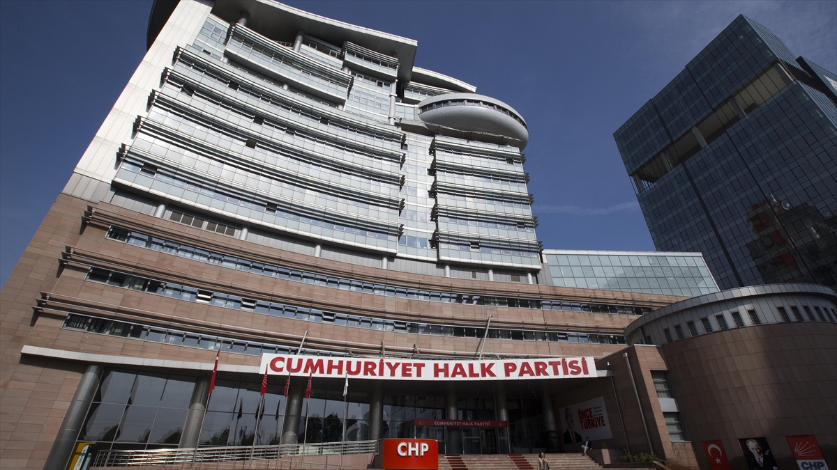 Bugüne kadar 7 genel başkanın görev yaptığı CHP'de 1368 kurultay