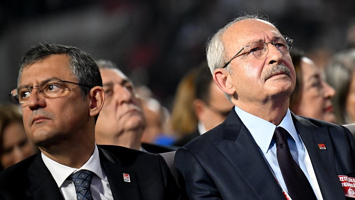 CHP'nin 38. Olağan Kurultayı'nda İzmir Milletvekili Kemal Kılıçdaroğlu ile Manisa