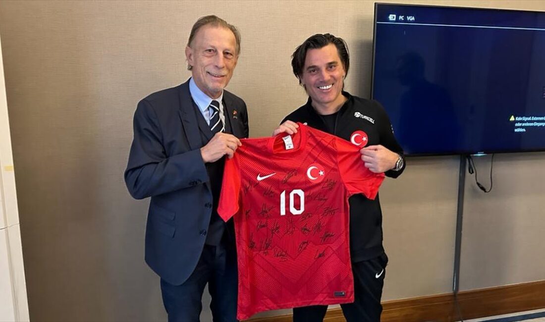 Türkiye'de daha önce Beşiktaş, Fenerbahçe ve Bursaspor'da teknik direktörlük yapan