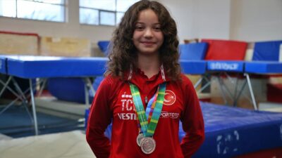 Trampolin Cimnastik Gençler Dünya Şampiyonası'nda gümüş madalya kazanan 14 yaşındaki