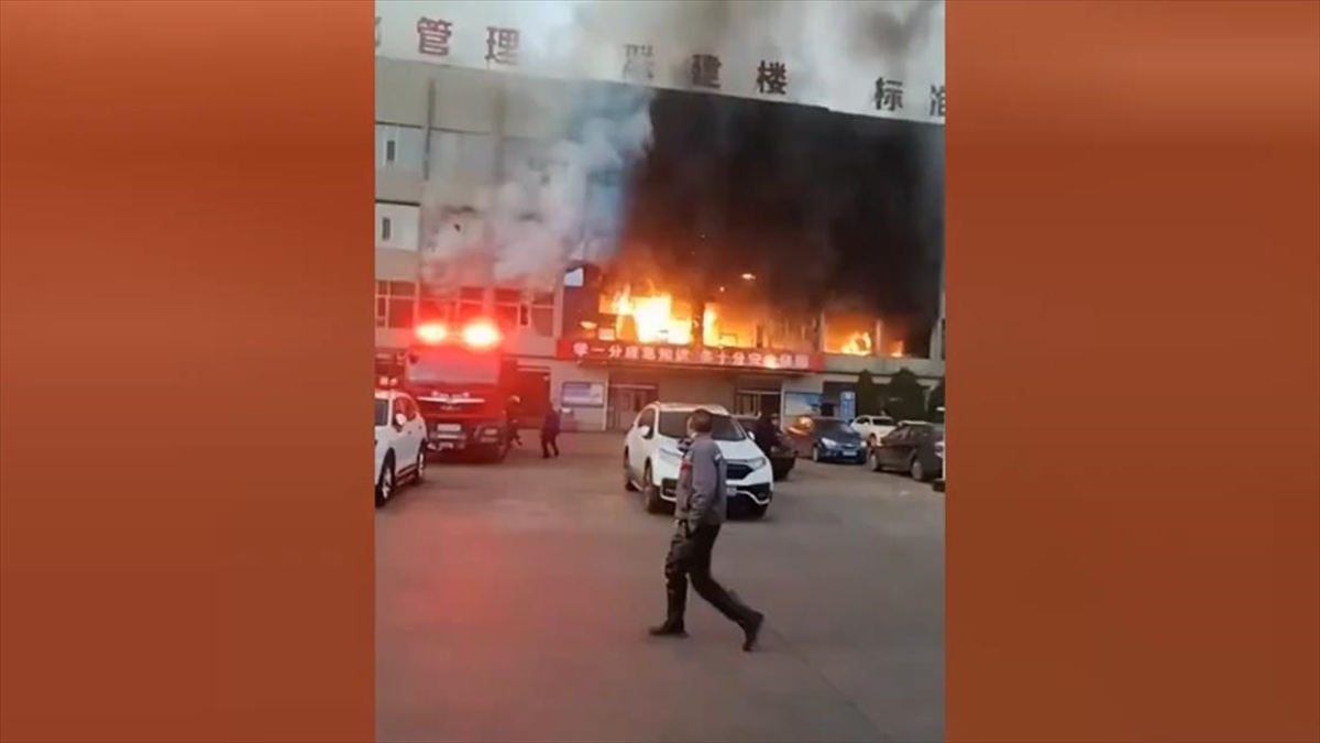 Çin'in kuzeyindeki Şansi eyaletinde bir binada çıkan yangında 26 kişinin