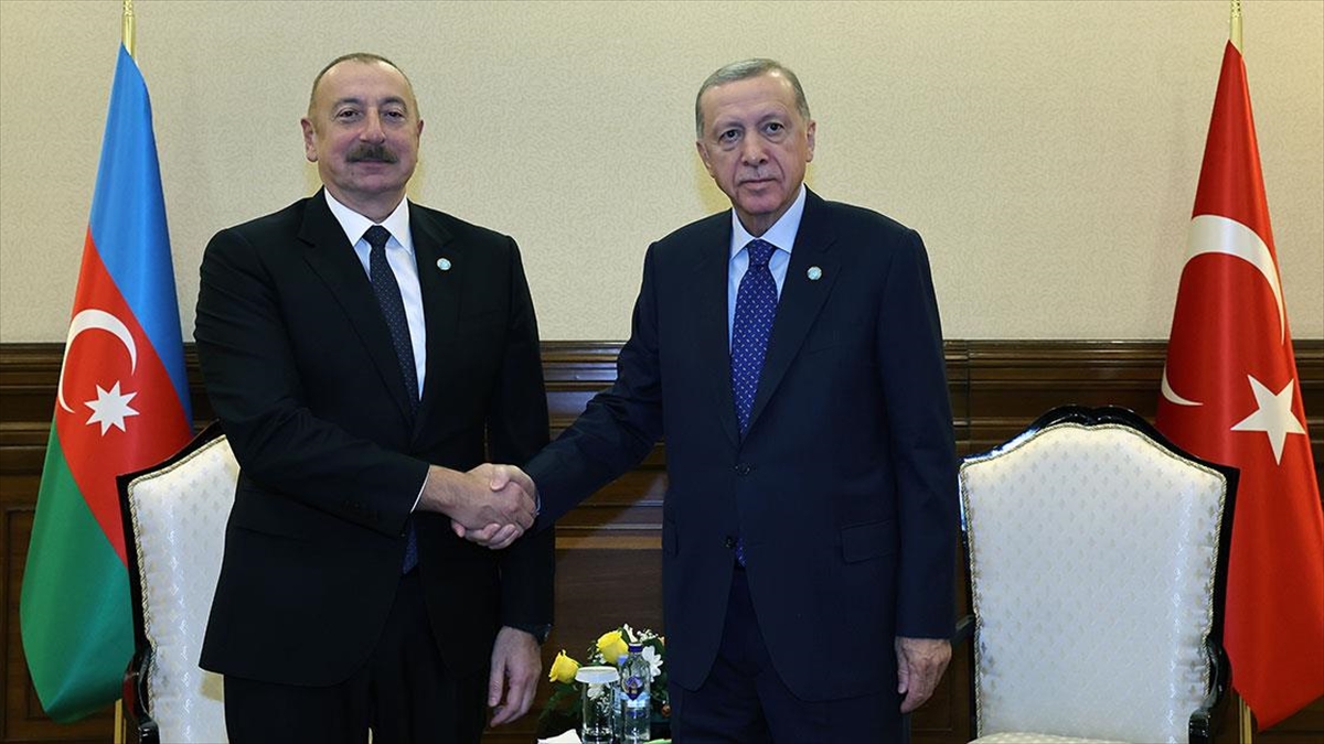 Cumhurbaşkanı Recep Tayyip Erdoğan, Azerbaycan Cumhurbaşkanı İlham Aliyev ile görüştü.