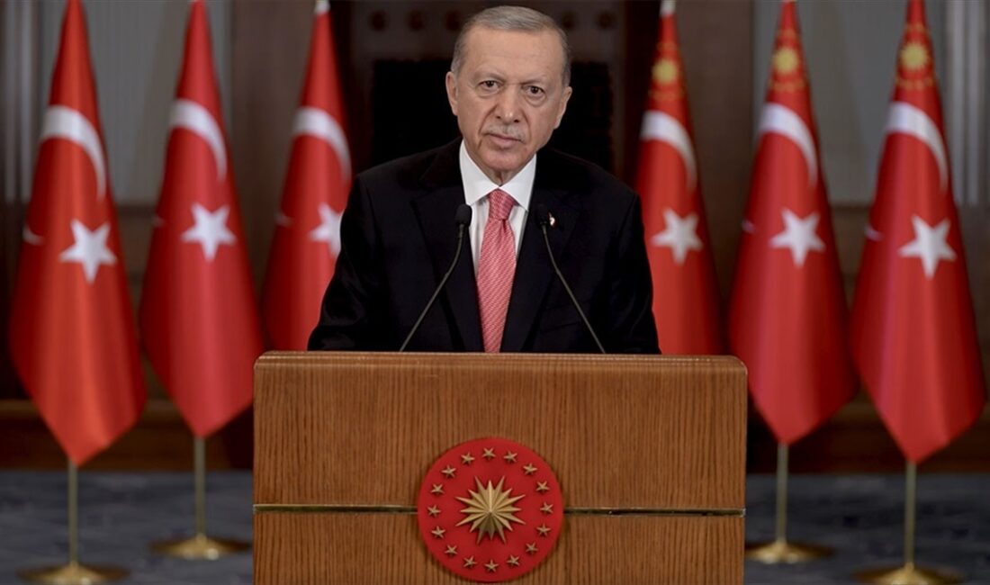 Cumhurbaşkanı Erdoğan: Dünya helal piyasası toplam 5 trilyon doları aşan bir büyüklüğe ulaşmıştır İSTANBUL (AA) – Erdoğan, Cumhurbaşkanlığı himayesinde düzenlenen, Anadolu Ajansının (AA)