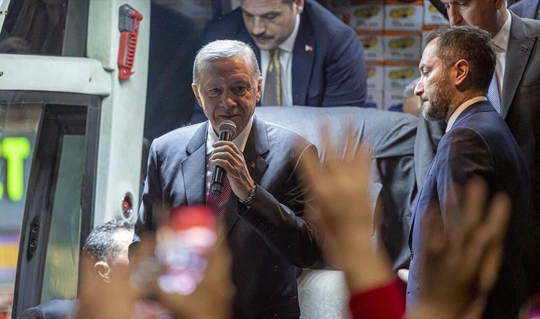 ANKARA (AA) – AK Parti Güneysu İlçe Başkanlığı önünde toplanan