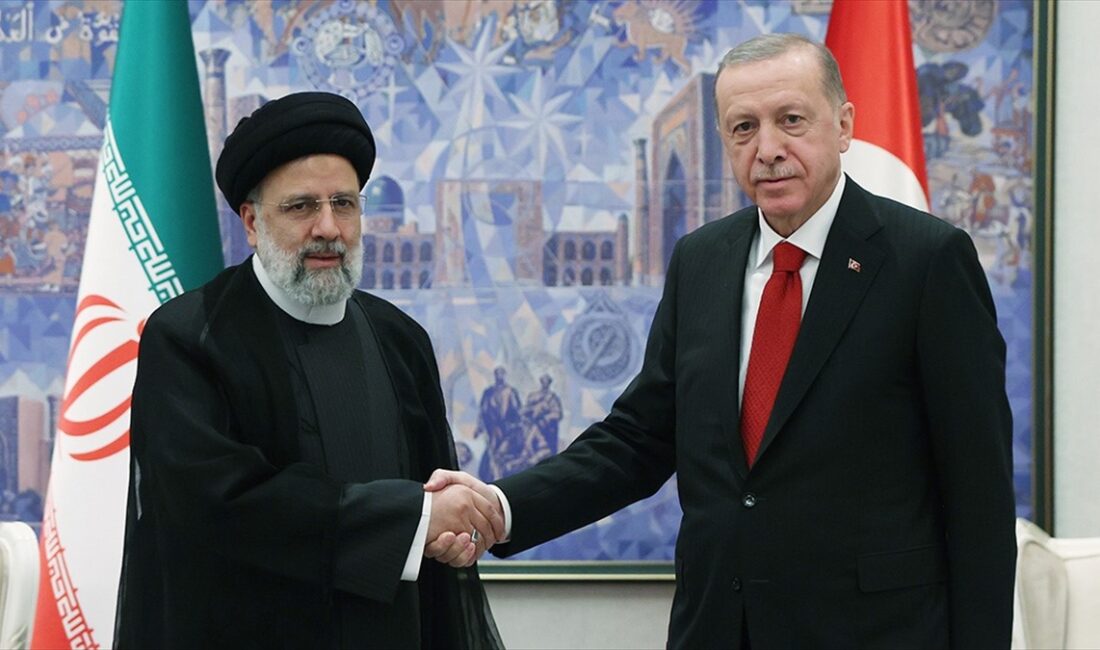 Cumhurbaşkanı Recep Tayyip Erdoğan, İran Cumhurbaşkanı İbrahim Reisi ile bir