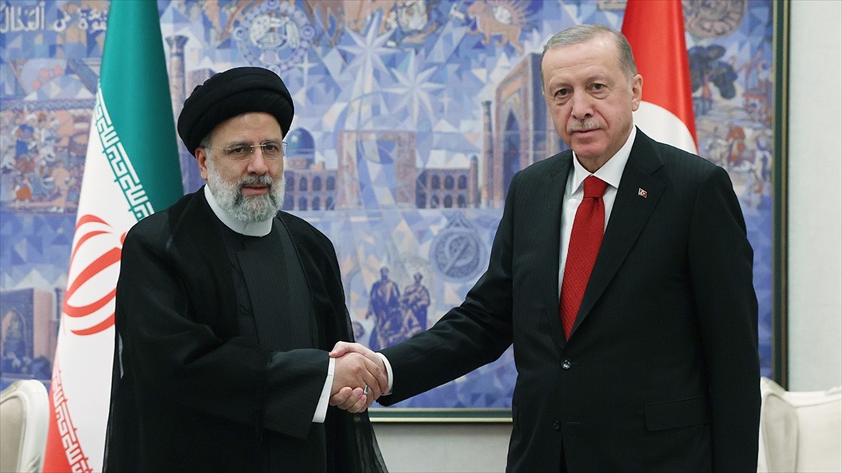 Cumhurbaşkanı Recep Tayyip Erdoğan, İran Cumhurbaşkanı İbrahim Reisi ile bir