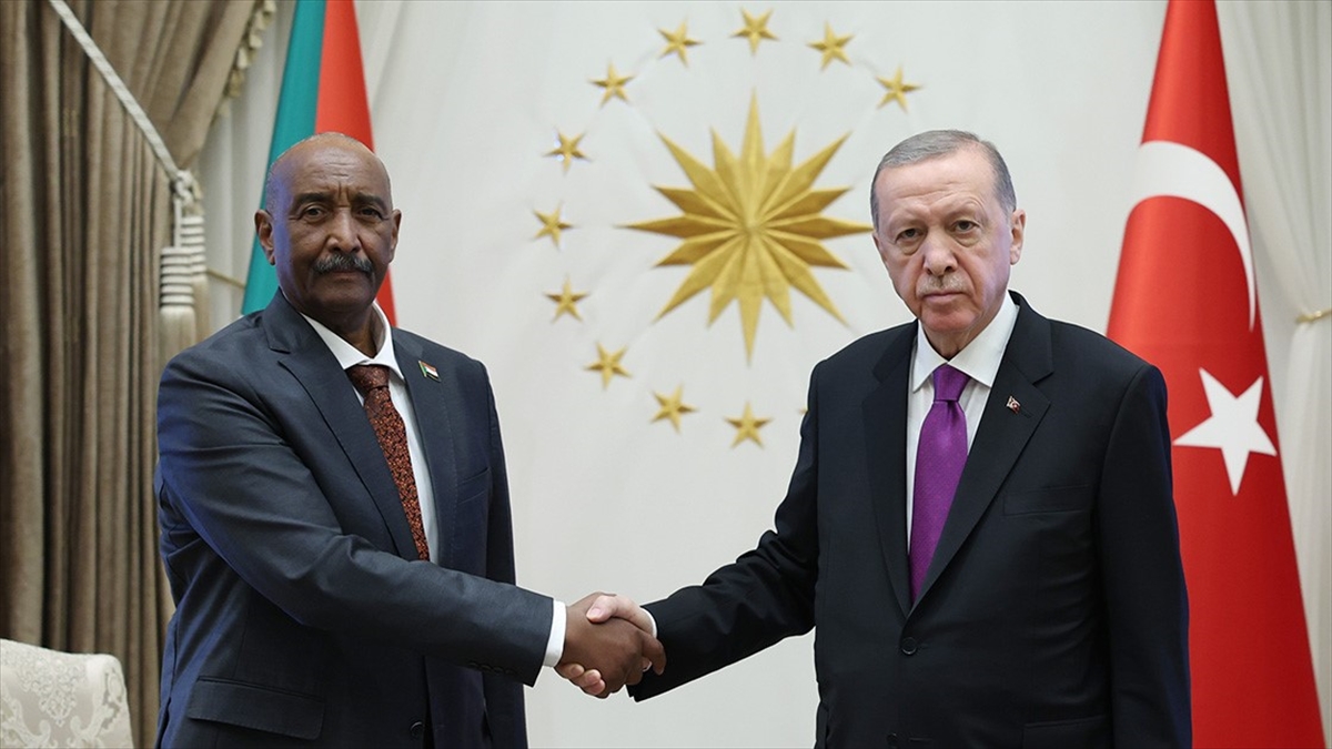 Cumhurbaşkanı Recep Tayyip Erdoğan, Sudan Egemenlik Konseyi Başkanı Abdulfettah el-Burhan