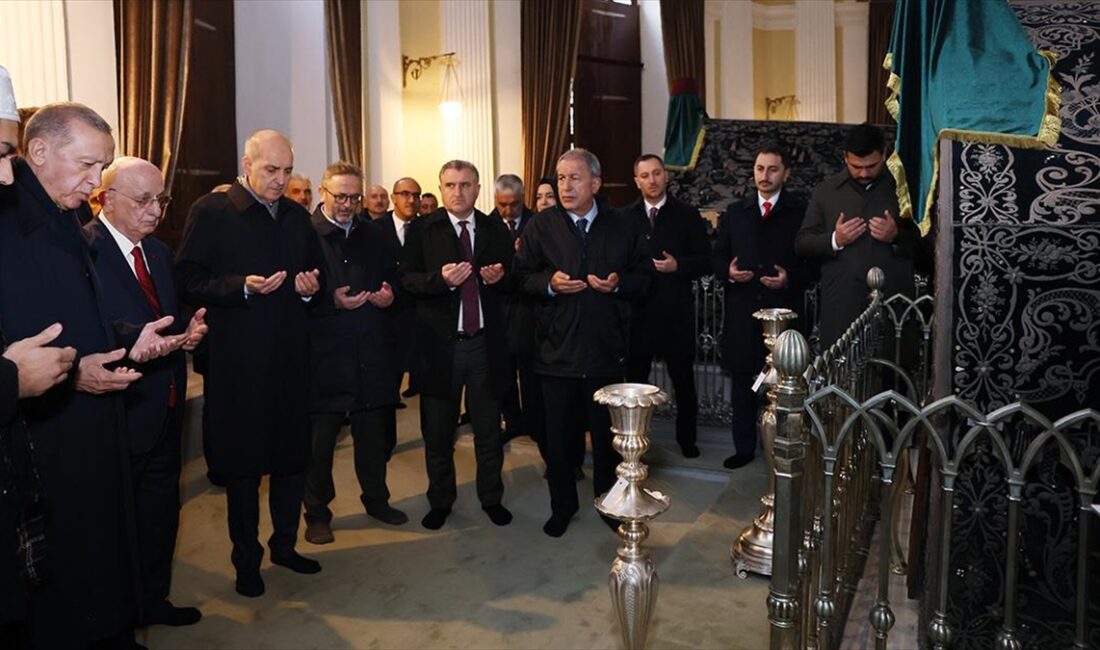 Cumhurbaşkanı Erdoğan, Sultan II. Abdülhamid Han'ın türbesini ziyaret etti Cumhurbaşkanı Recep Tayyip Erdoğan, Sultan II. Abdülhamid Han'ın türbesini ziyaret