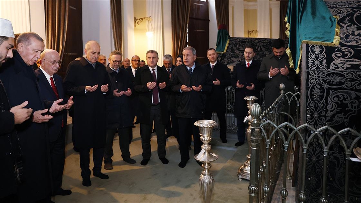 Cumhurbaşkanı Recep Tayyip Erdoğan, Sultan II. Abdülhamid Han'ın türbesini ziyaret