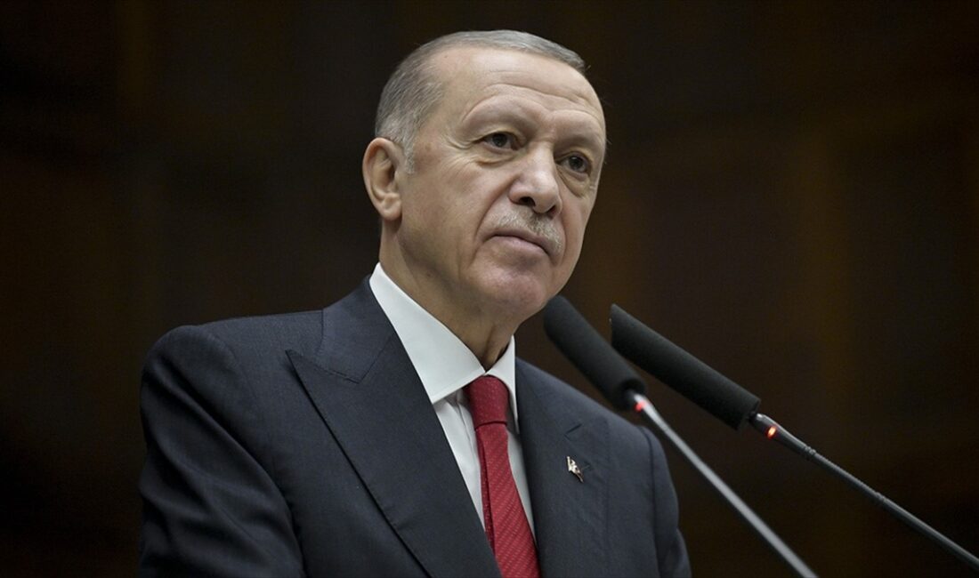 Cumhurbaşkanı Erdoğan'ın haftalık mesaisi sosyal medyadan paylaşıldı Cumhurbaşkanı Recep Tayyip Erdoğan'ın, 13-19 Kasım tarihlerindeki haftalık mesaisinde gerçekleştirdiği