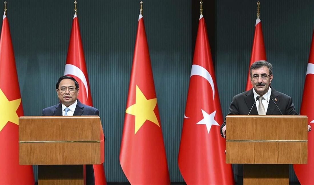 ANKARA (AA) – Cumhurbaşkanı Yardımcısı Cevdet Yılmaz ve Vietnam Başbakanı