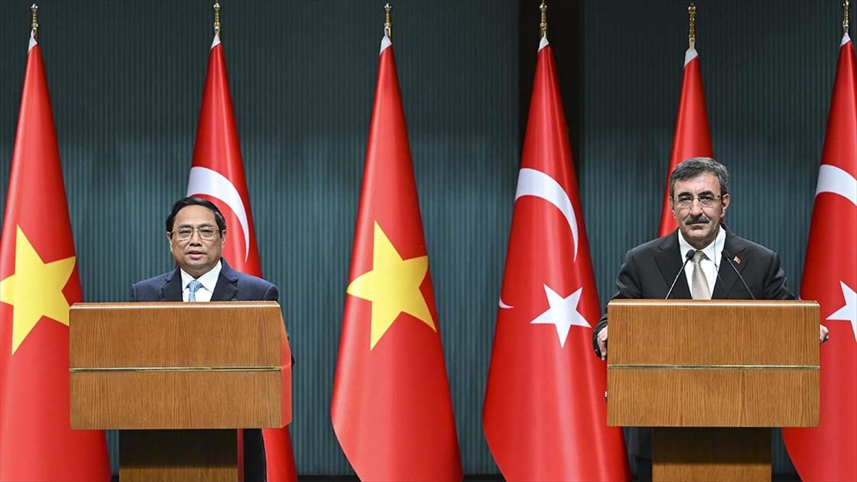 ANKARA (AA) – Cumhurbaşkanı Yardımcısı Cevdet Yılmaz ve Vietnam Başbakanı