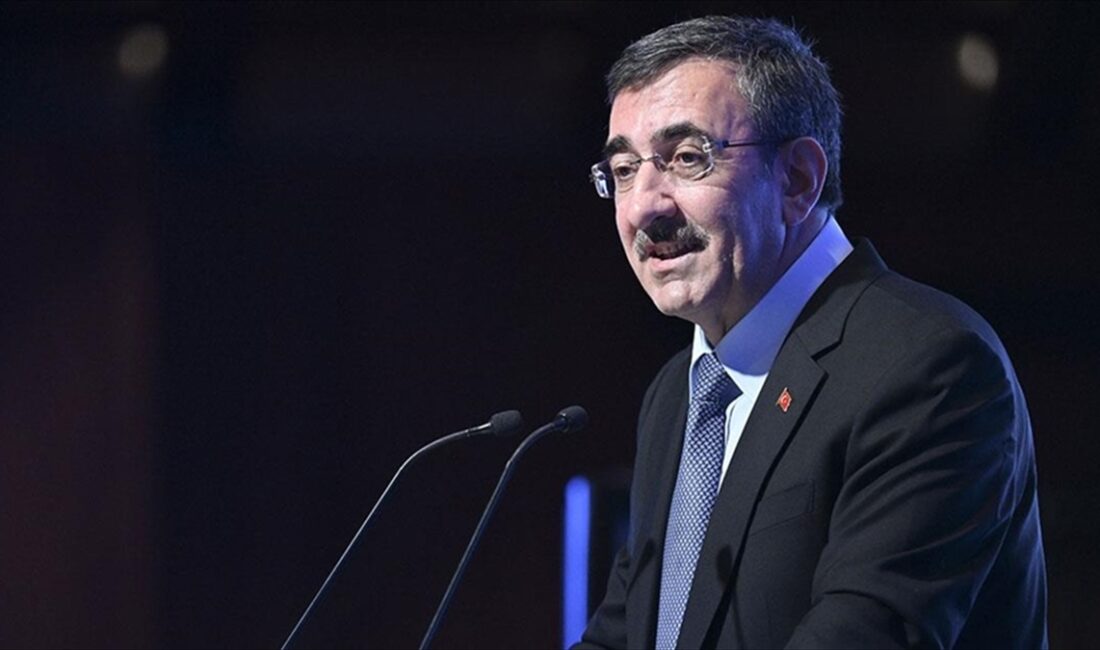 Cumhurbaşkanı Yardımcısı Cevdet Yılmaz, öğretmenlerin 24 Kasım Öğretmenler Günü'nü kutladı.