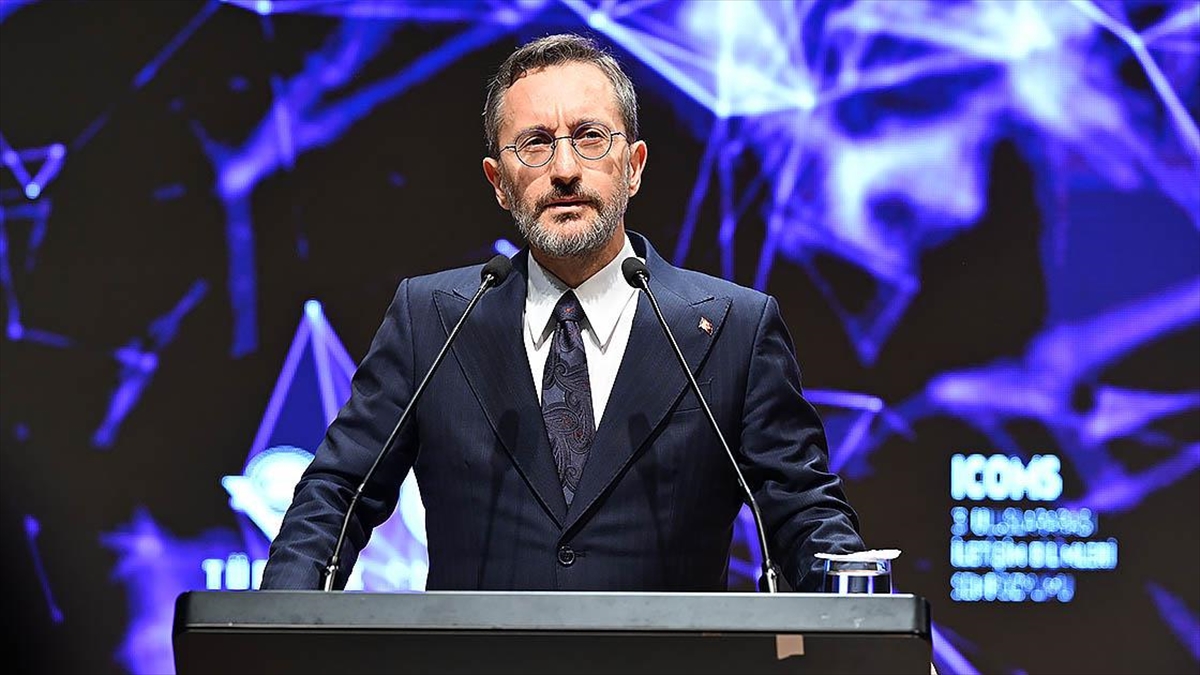Fahrettin Altun "İsrail, ne yazık ki aleni savaş suçu işleyerek