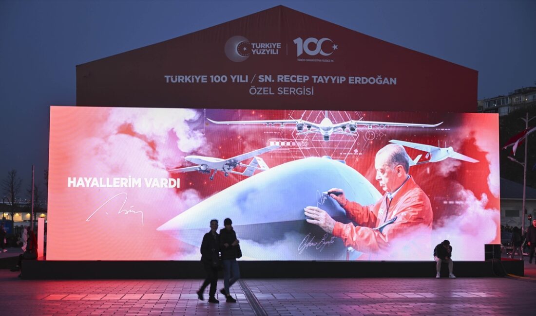 İSTANBUL (AA) – &Uuml;sk&uuml;dar Meydanı’nda a&ccedil;ılan “Recep Tayyip Erdoğan &Ouml;zel