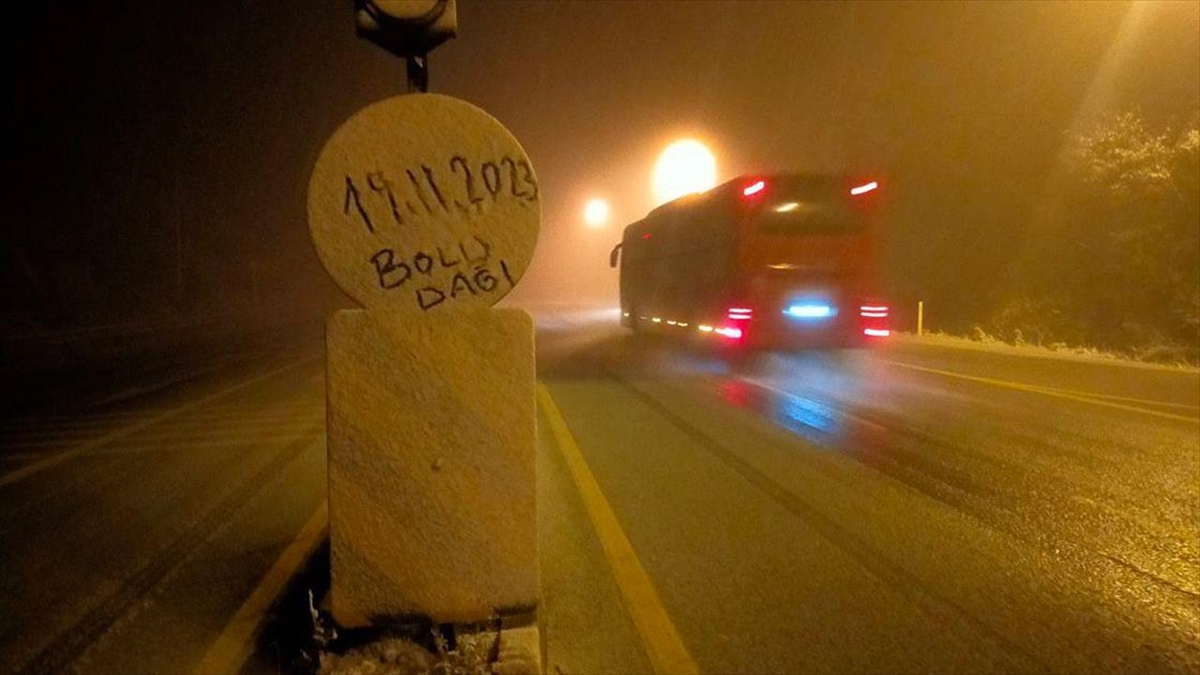 İstanbul ile Ankara arasında ulaşımı sağlayan D-100 Karayolu'nun Bolu Dağı