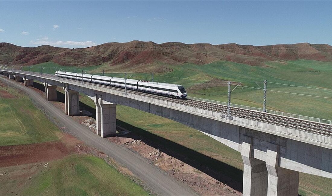 Demir yolu viyadüklerine yerleştirilen rüzgar sensörleri ve nokta istasyonları ile