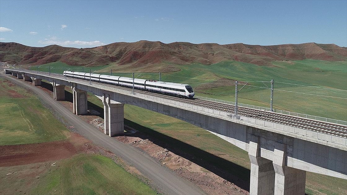 Demir yolu viyadüklerine yerleştirilen rüzgar sensörleri ve nokta istasyonları ile