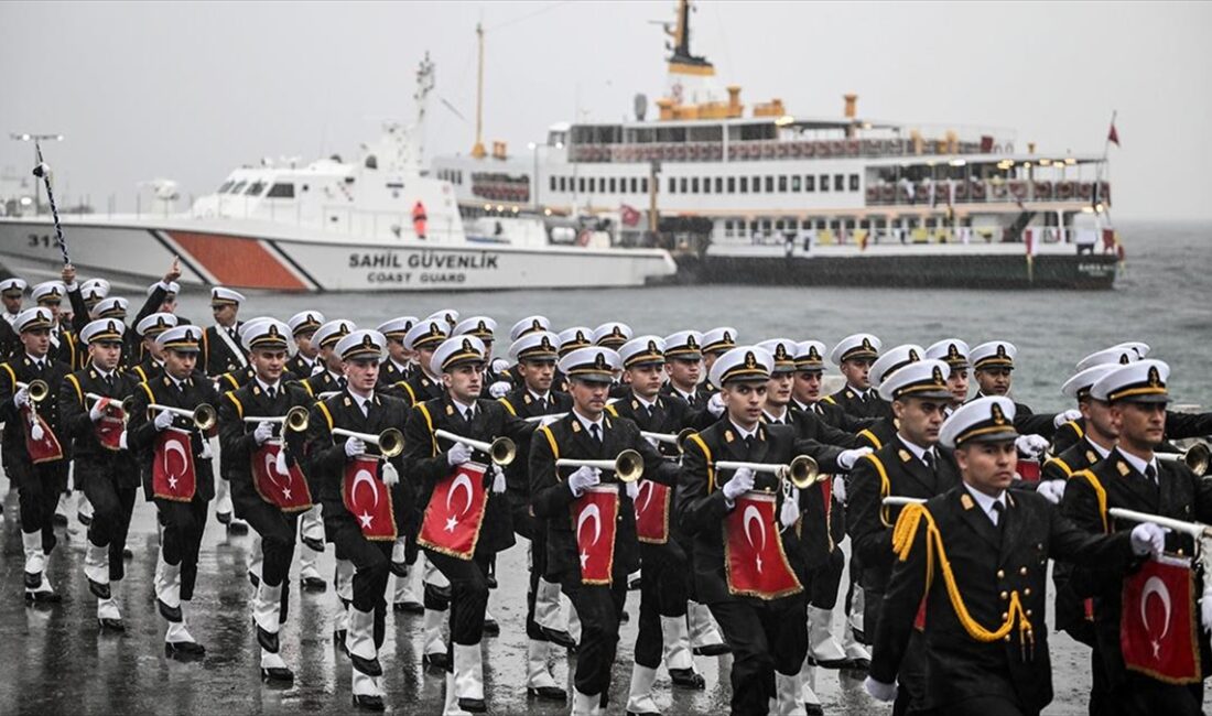 Heybeliada Yerleşkesi'nde düzenlenen törende, aralarında fırkateyn, çıkarma gemisi, korvet, mayın