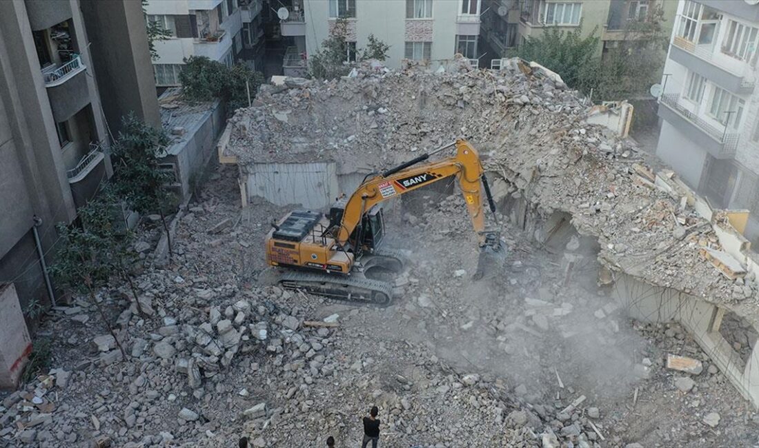 Kahramanmaraş merkezli 6 Şubat'taki depremlerin etkilediği Gaziantep'teki ağır hasarlı binaların