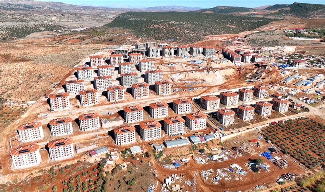 Depremin merkez üssü Pazarcık'ta yükselen afet konutları havadan görüntülendi "Asrın felaketi" olarak nitelendirilen 6 Şubat'taki iki depremden ilkinin merkez