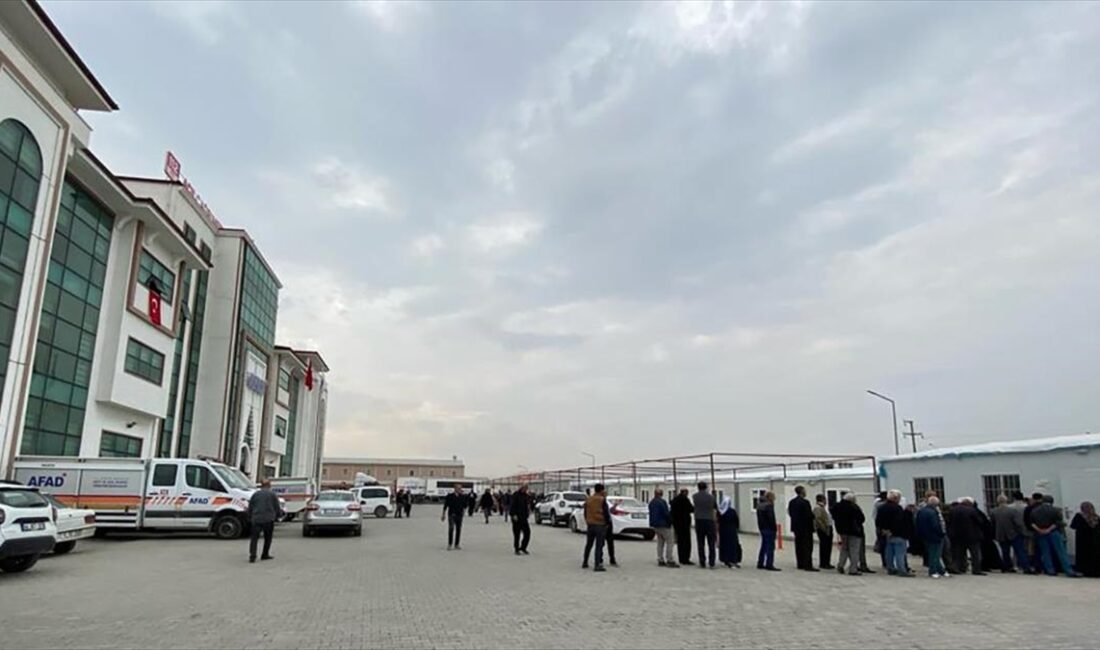 Kahramanmaraş merkezli 6 Şubat'taki depremlerin etkilediği Malatya'da, evleri yıkılan veya