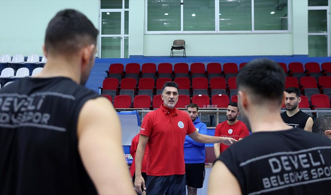Voleybol AXA Sigorta Efeler Ligi ekiplerinden Develi Belediyespor, 9. haftada