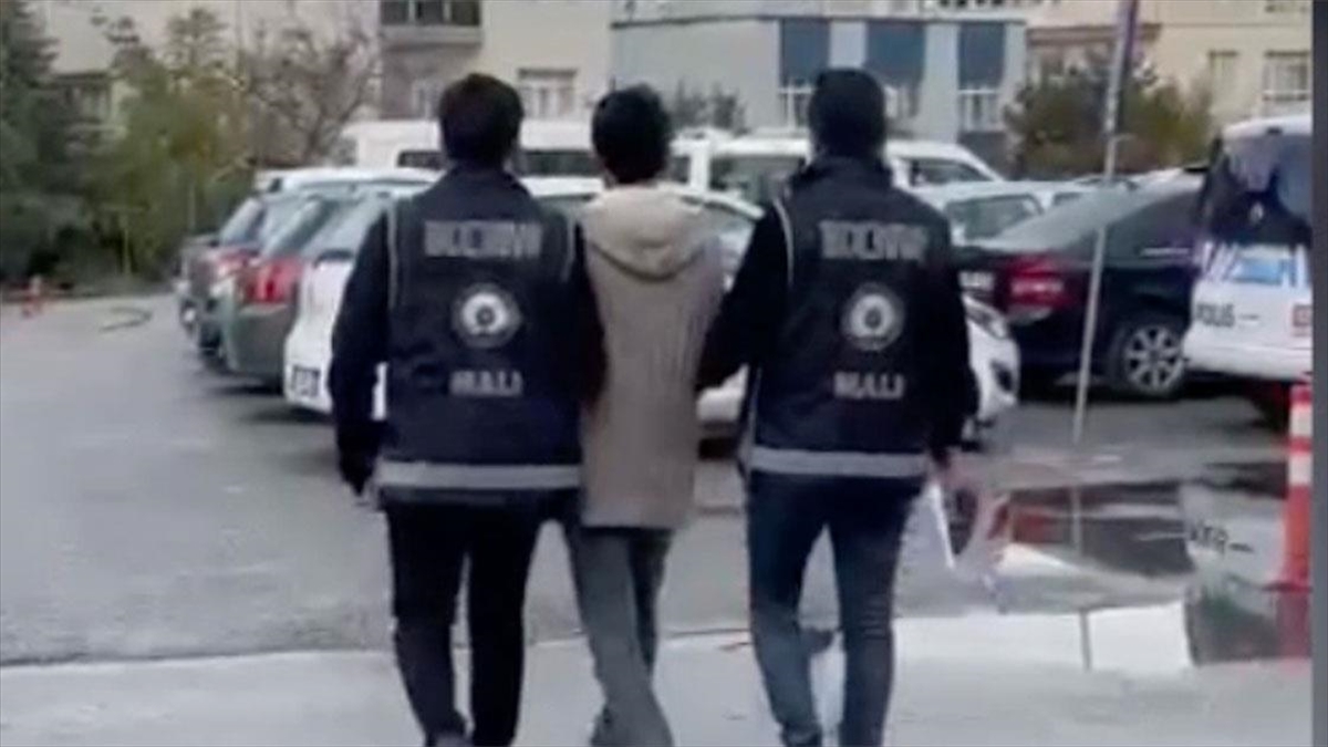 Dilan Polat ve eşi Engin Polat'ın da aralarında bulunduğu şüphelilere