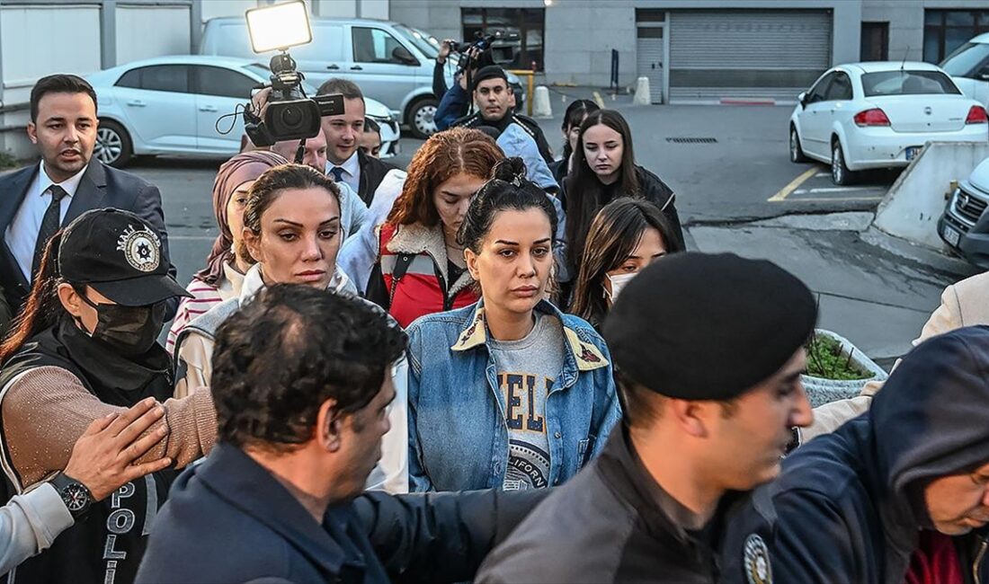 Dilan ve Engin Polat soruşturmasında 8 tutuklunun cezaevi değiştirildi İstanbul merkezli 6 ilde düzenlenen operasyonda yakalanan Dilan Polat ile