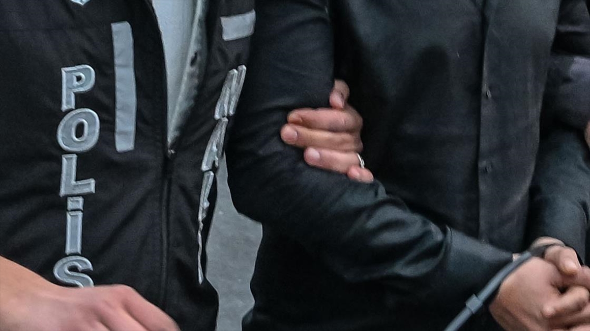 İstanbul merkezli 6 ilde düzenlenen operasyonda yakalanan Dilan Polat ile