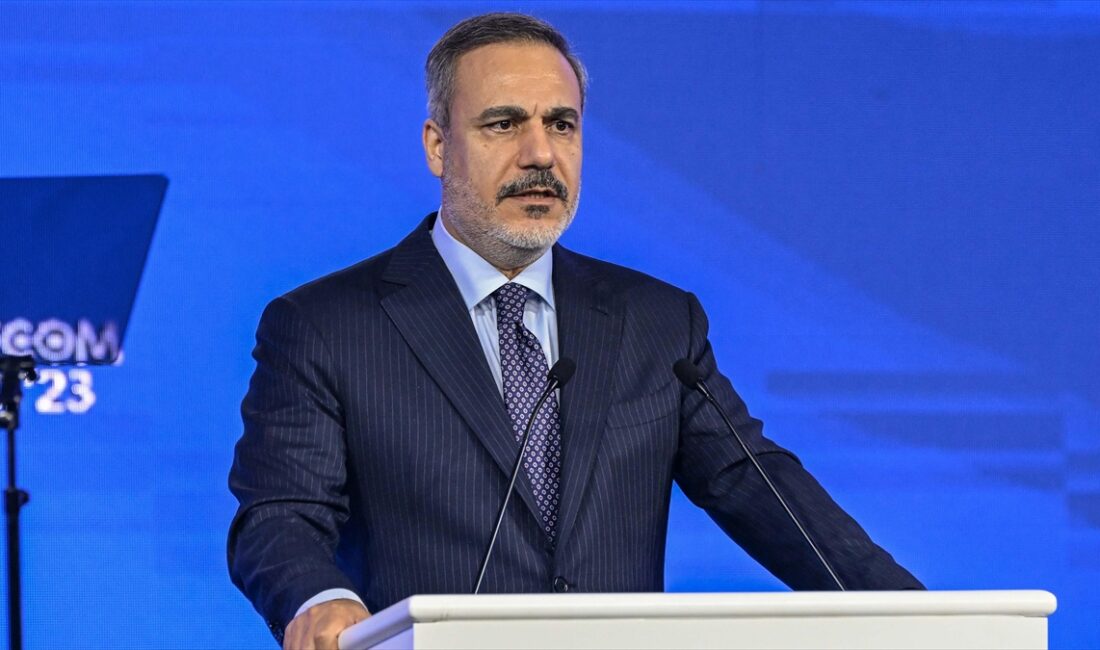 Dışişleri Bakanı Fidan: Batı dünyası İsrail'in savaş suçlarıyla aralarına artık mesafe koymalıdır Dışişleri Bakanı Fidan, "Ezberleri tekrarlayarak İsrail'in bir savaş suçunu başka