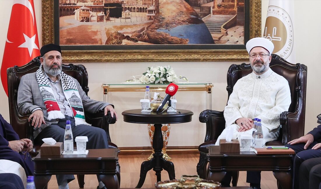 Diyanet İşleri Başkanı Erbaş, Filistinli Alimler Birliği Başkanı Tekruri ile görüştü Diyanet İşleri Başkanı Ali Erbaş, Filistinli Alimler Birliği Başkanı Nevaf
