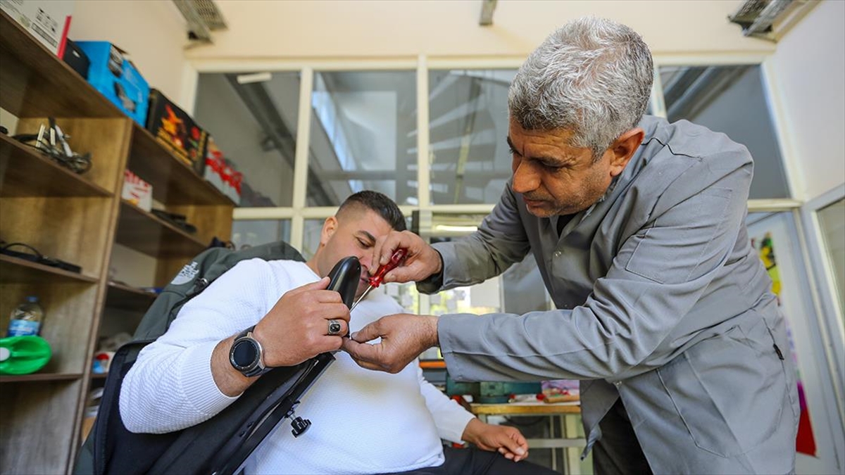 Diyarbakır Büyükşehir Belediyesince kurulan atölyede engellilerin yaşamını kolaylaştıran akülü araçlar