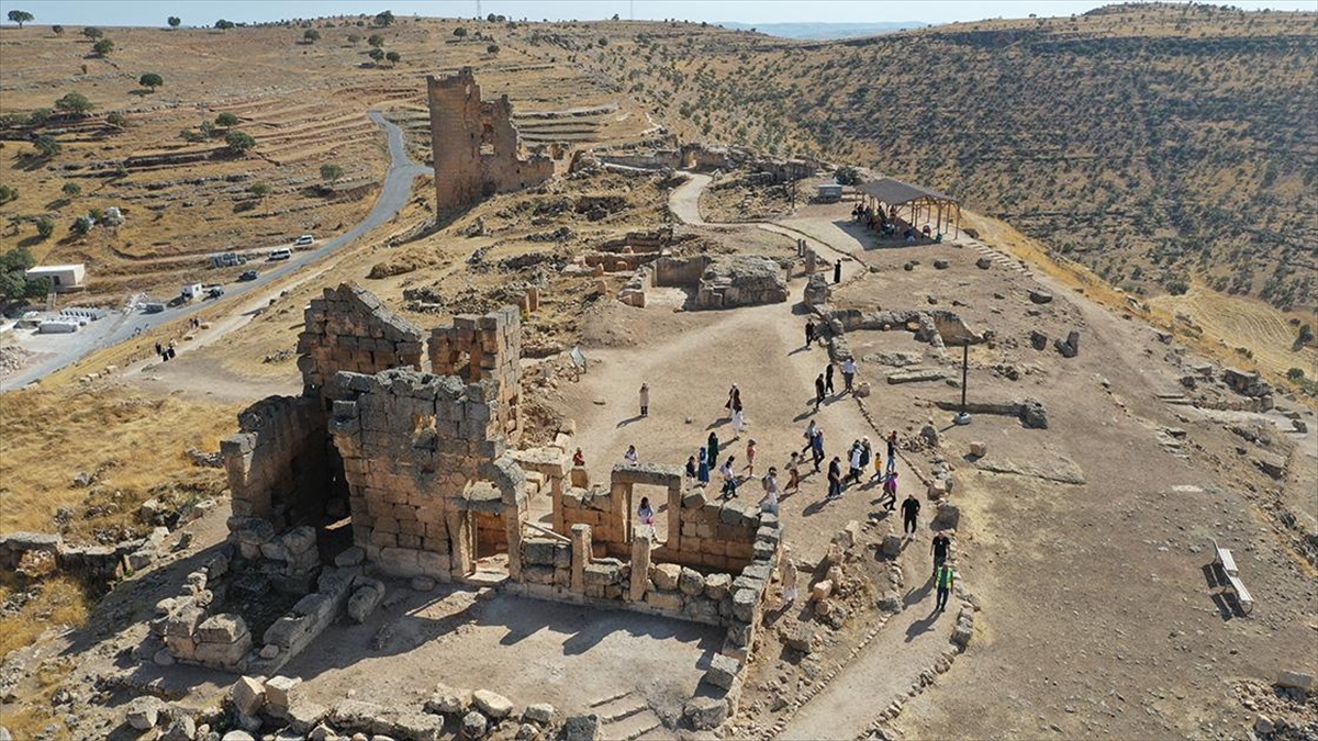 Diyarbakır'ın Çınar ilçesindeki Zerzevan Kalesi'nde yürütülen kazılarda, Mithras dinine ait