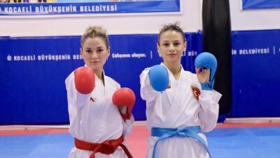 Macaristan'daki dünya karate şampiyonasında kürsüye çıkan kız kardeşler Tuba Yakan