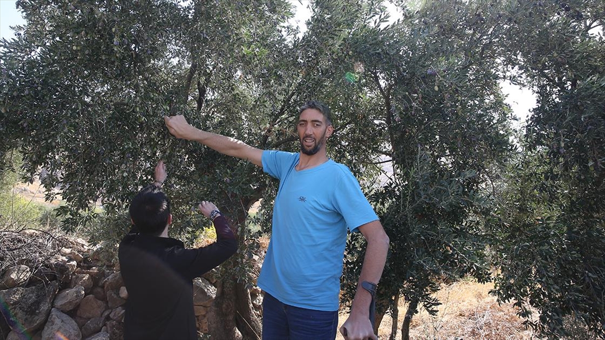 Mardin'de ikamet eden 2 metre 51 santimetre boyuyla "dünyanın en