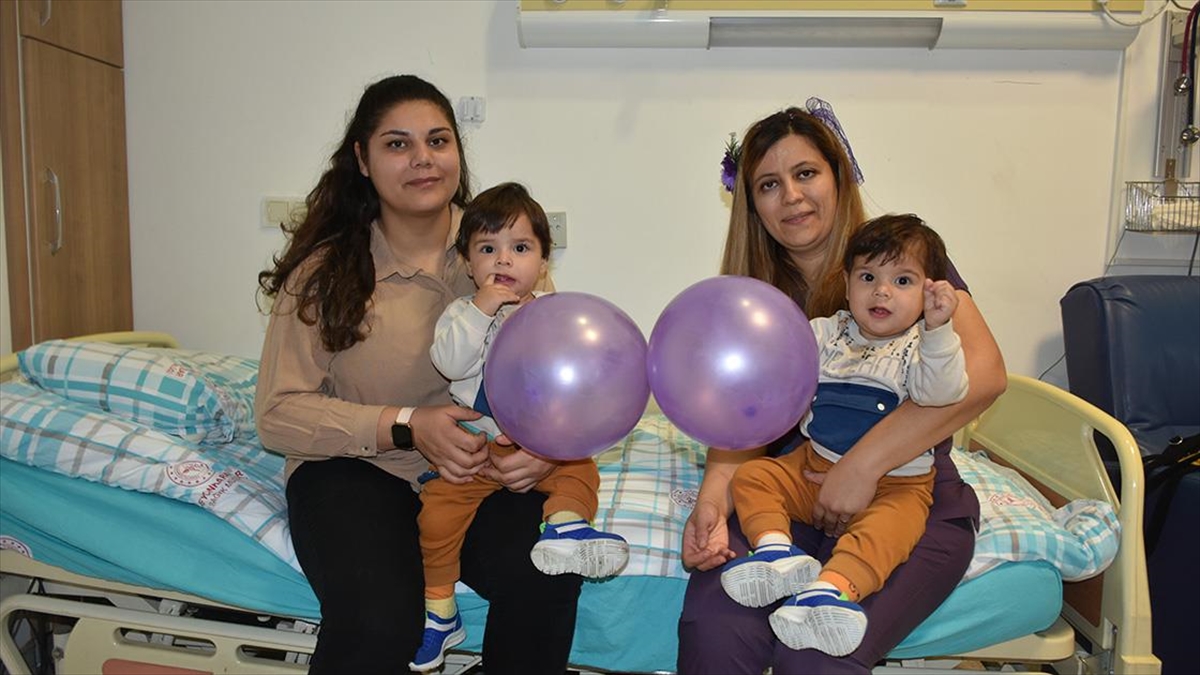 Afyonkarahisar'da 29 haftalıkken 1 kilo 700'er gram ağırlığında hayata gözlerini