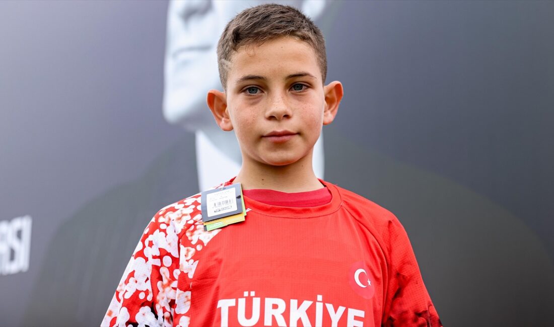 Türkiye Atletizm Federasyonunun Ankara'da organize ettiği okullar arası 10 Kasım