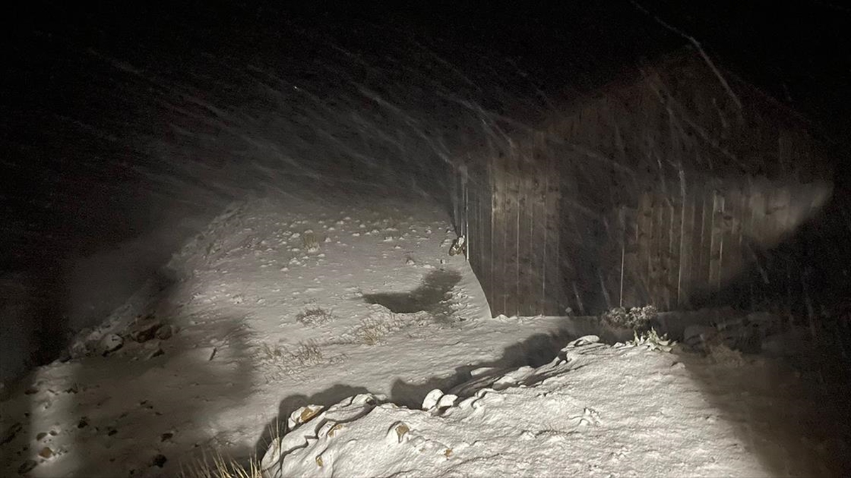 Düzce'nin Gölyaka ilçesindeki 1830 rakımlı Kardüz Yaylası'nda kar yağışı etkili