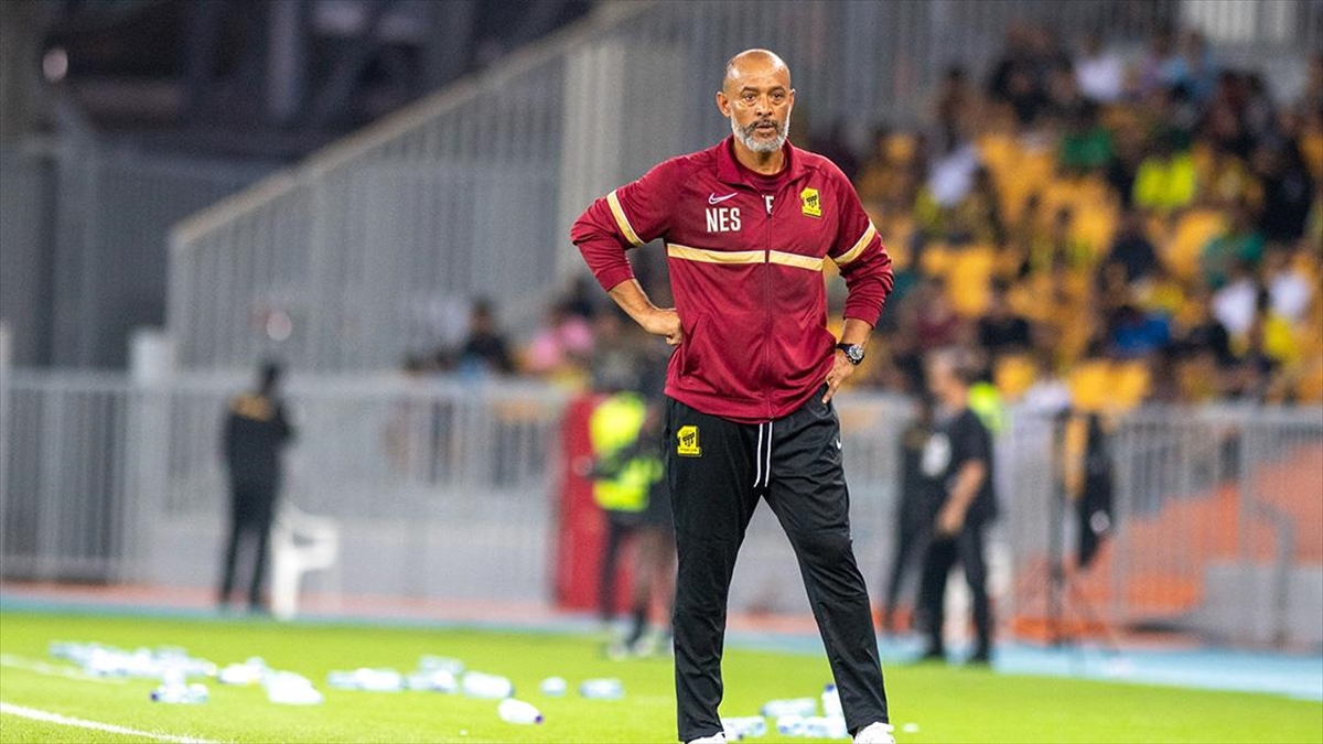 Suudi Arabistan'ın El-İttihad takımı, teknik direktörü Nuno Espirito Santo ile